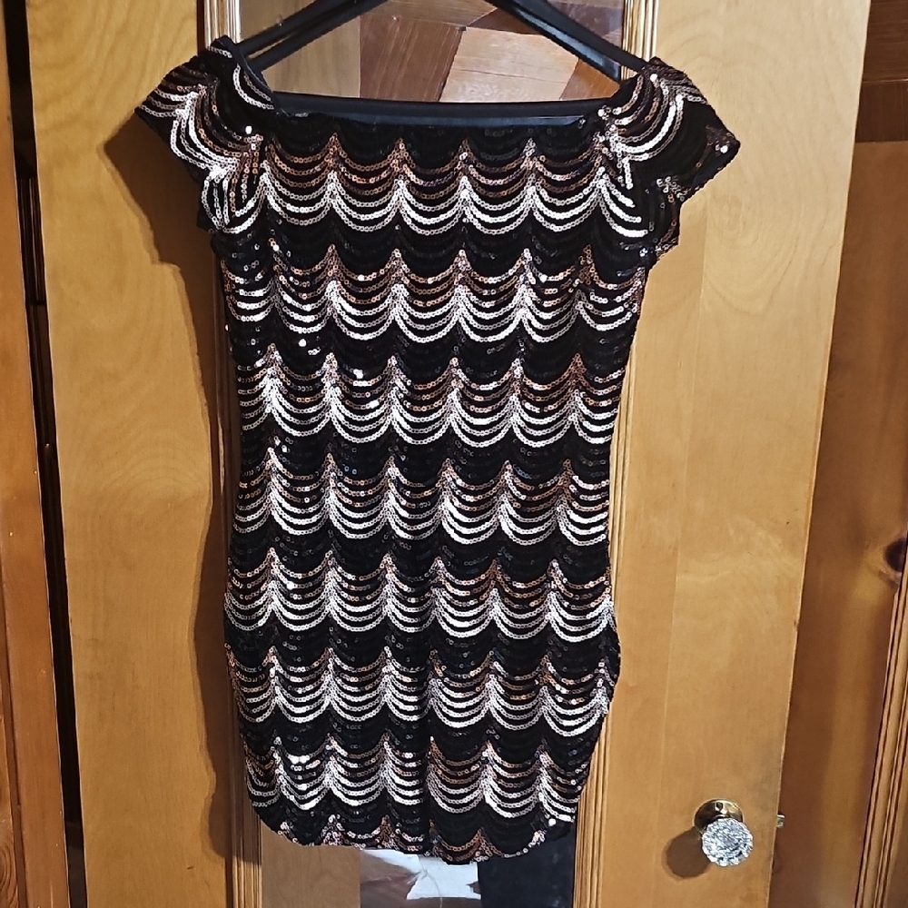 Elegant Black and Gold Sequin Dress